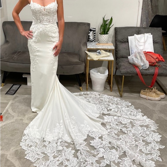 Wedding Deess - Picture 2 of 2